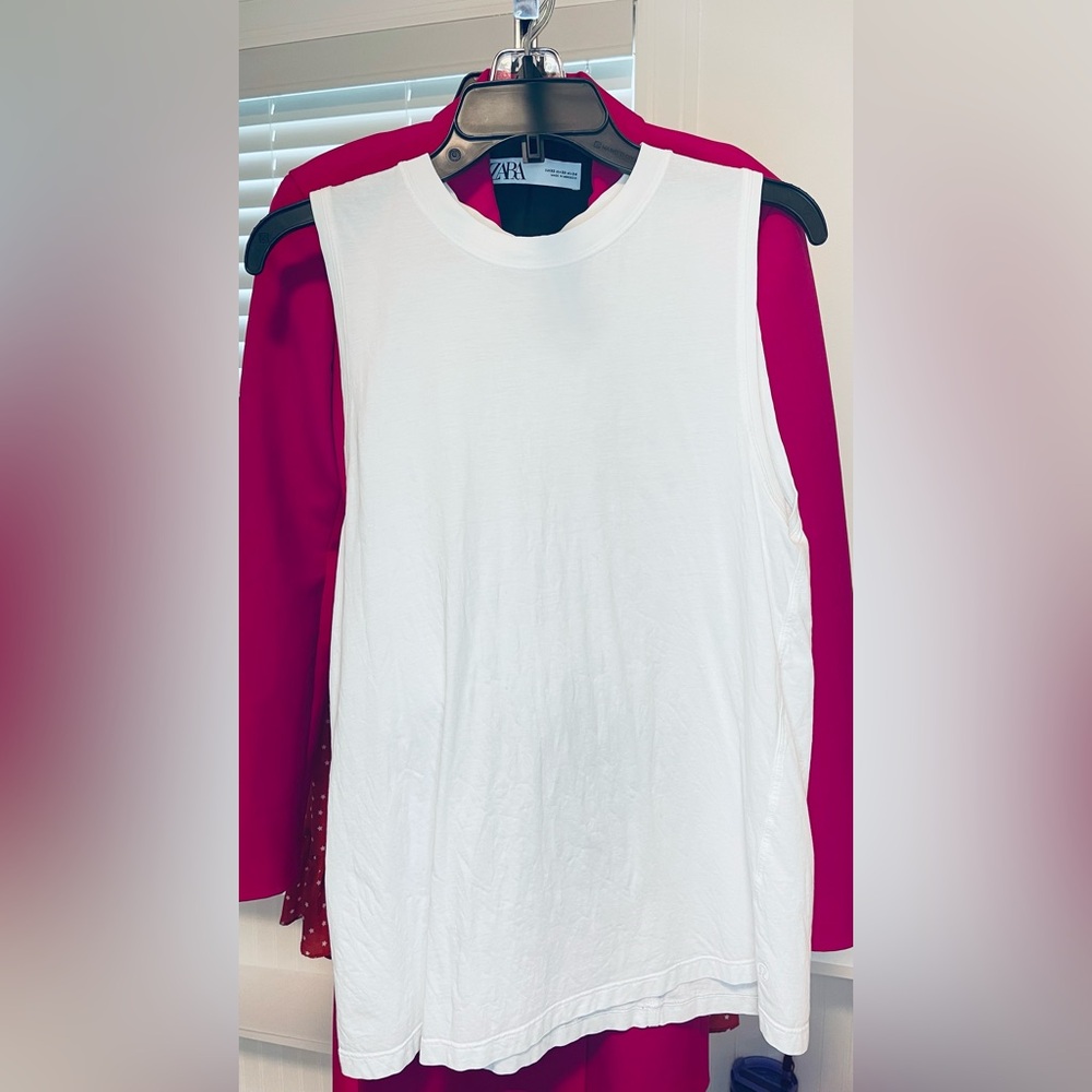 Lululemon Athletica size 4 White Muscle Tee